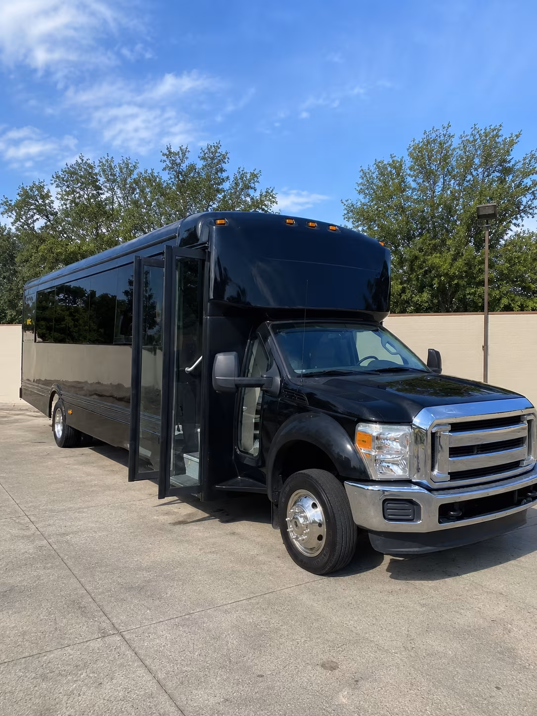 ontario 20 passenger party bus